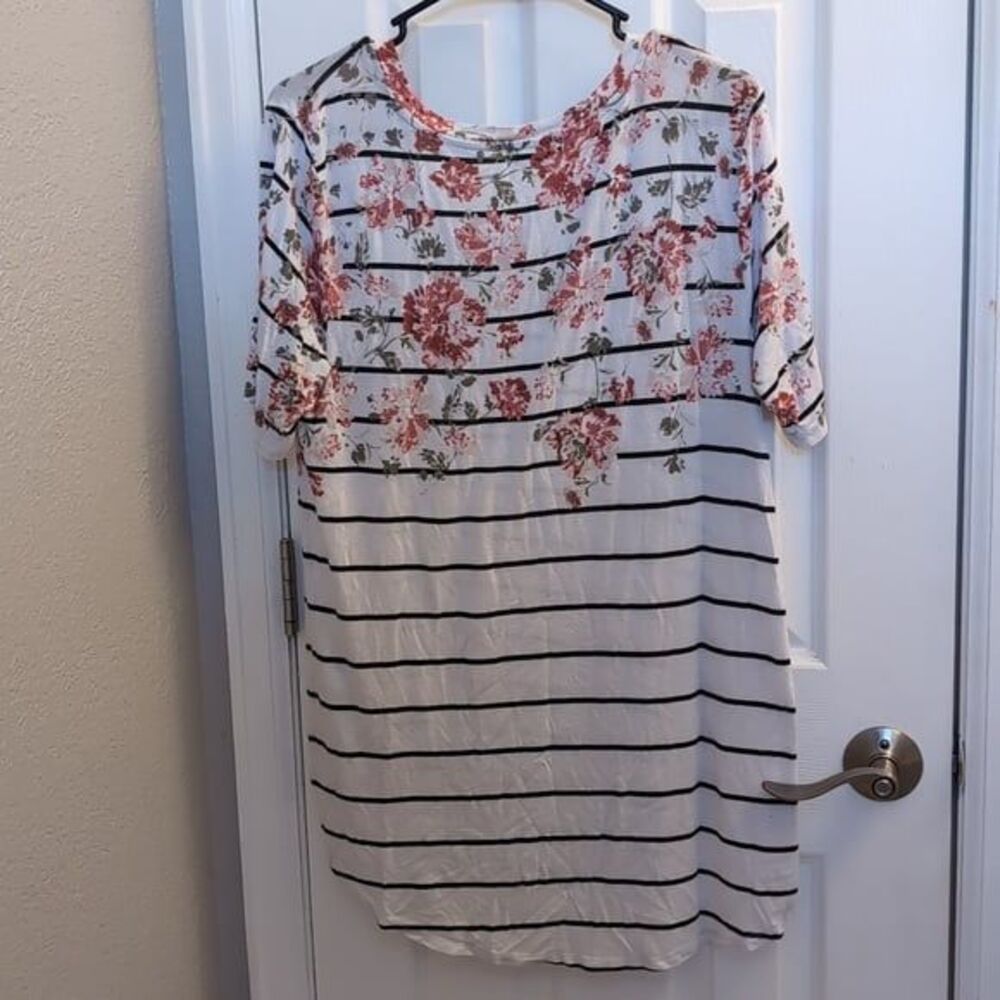 Three Multiple Brand T-shirts Extra Large. 24/7 by Maurices, Xersion, Avia. - Picture 6 of 12